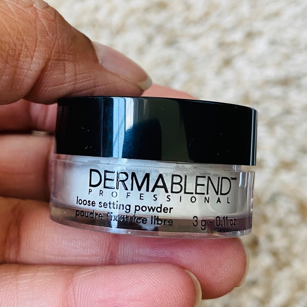 ☘️3/$25☘️ Dermablend Mini Loose Setting Powder
